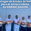 Entrega de brindes de Natal para as sócias e sócios do Sindasc Joinville